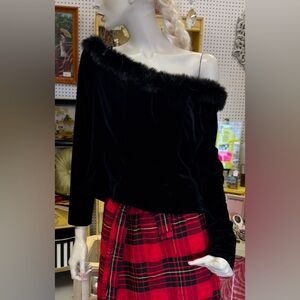 BLACK VELVET TOP w/ FUR TRIMMED COLLAR & RED PLAID MIDI SKIRT VINTAGE CHRISTMAS